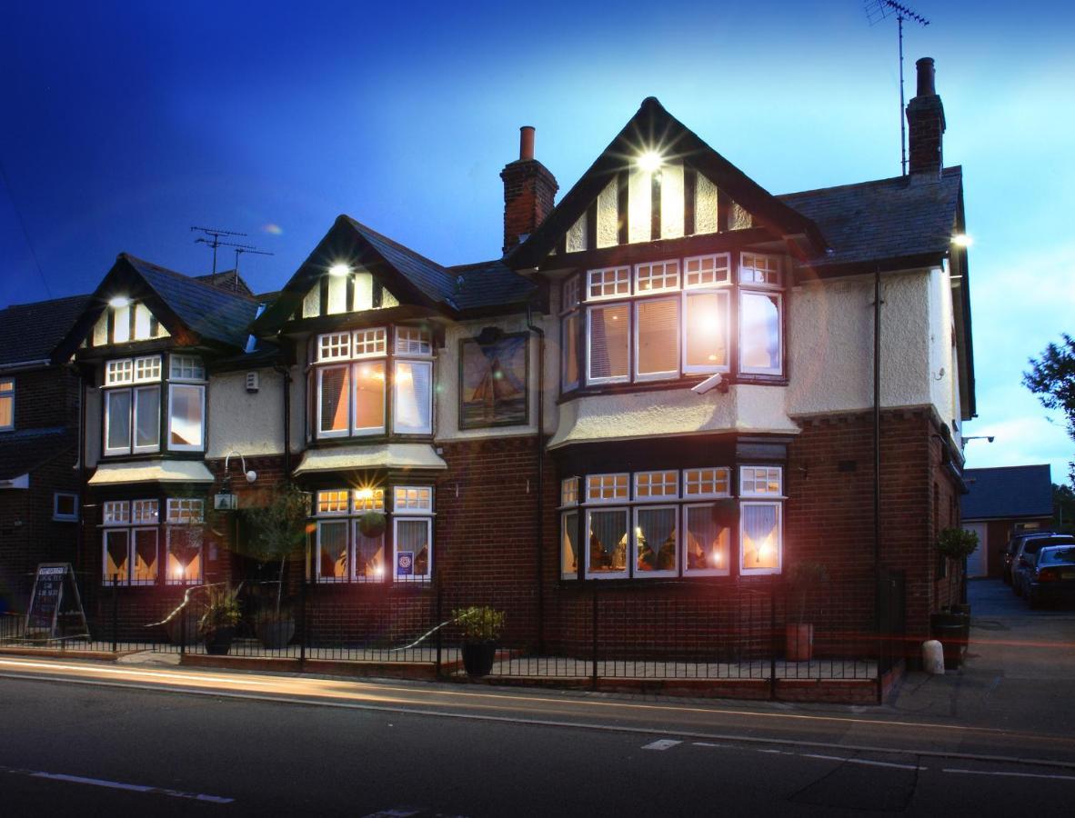 Hotel The Oyster Smack à Burnham-on-Crouch Extérieur photo